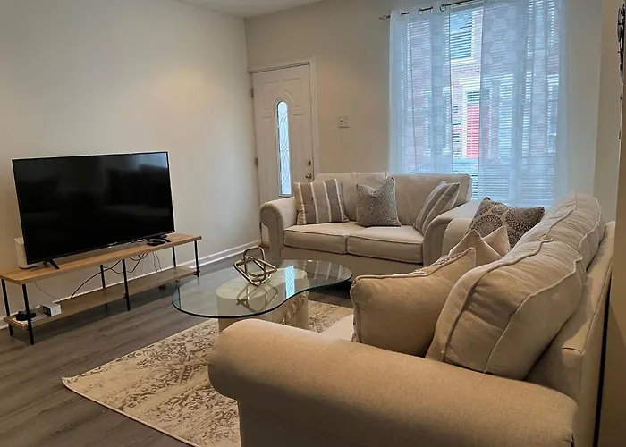 Cozy Home Located In A Prime Area.