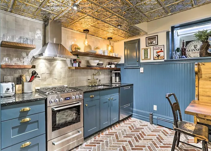 Historic Home W/ Garden: Walk To Center City!