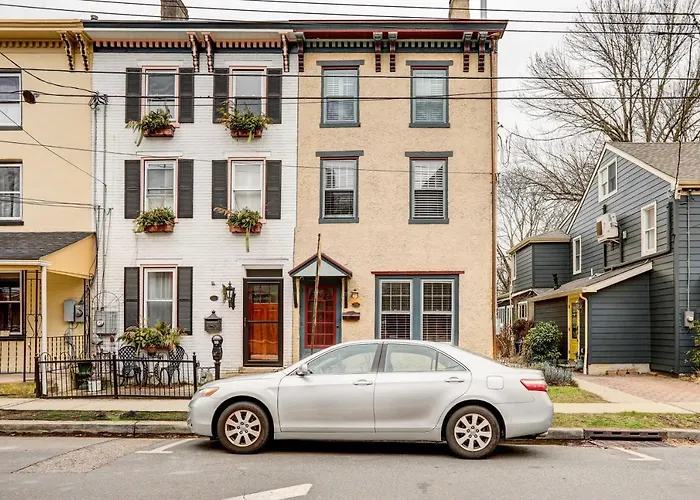 'Brooke House' In The Heart Of Downtown W/ Patio!