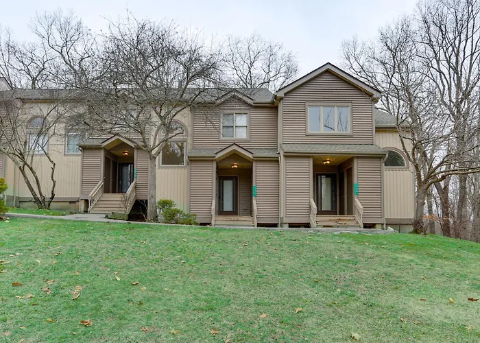 East Stroudsburg Townhouse < 1 Mi To Ski Area!